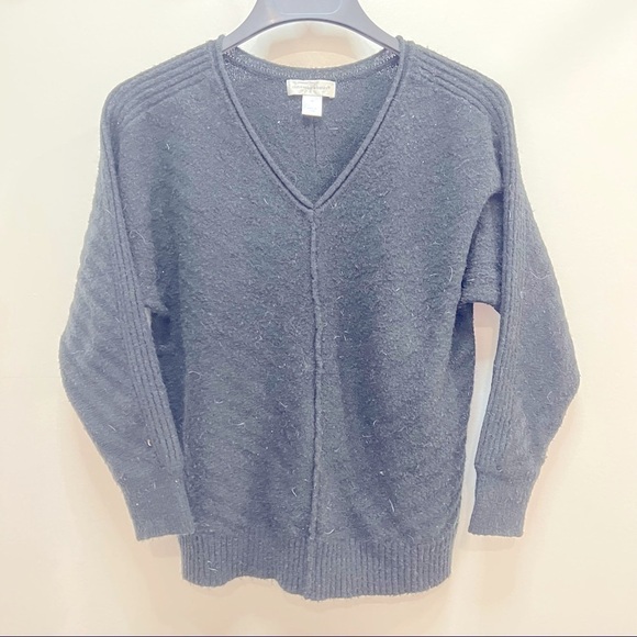 𝅺BLACK sweater Christopher banks - Picture 1 of 8